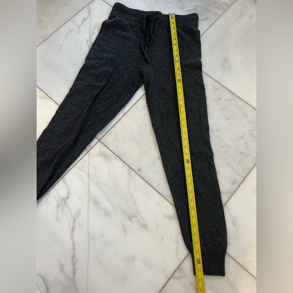 Summersalt cashmere joggers and sweater set - Picture 10 of 13